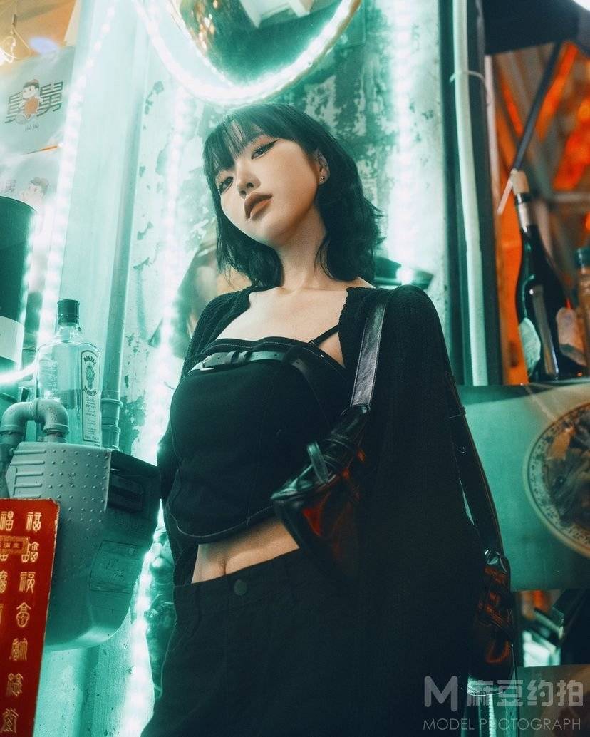 情绪模特