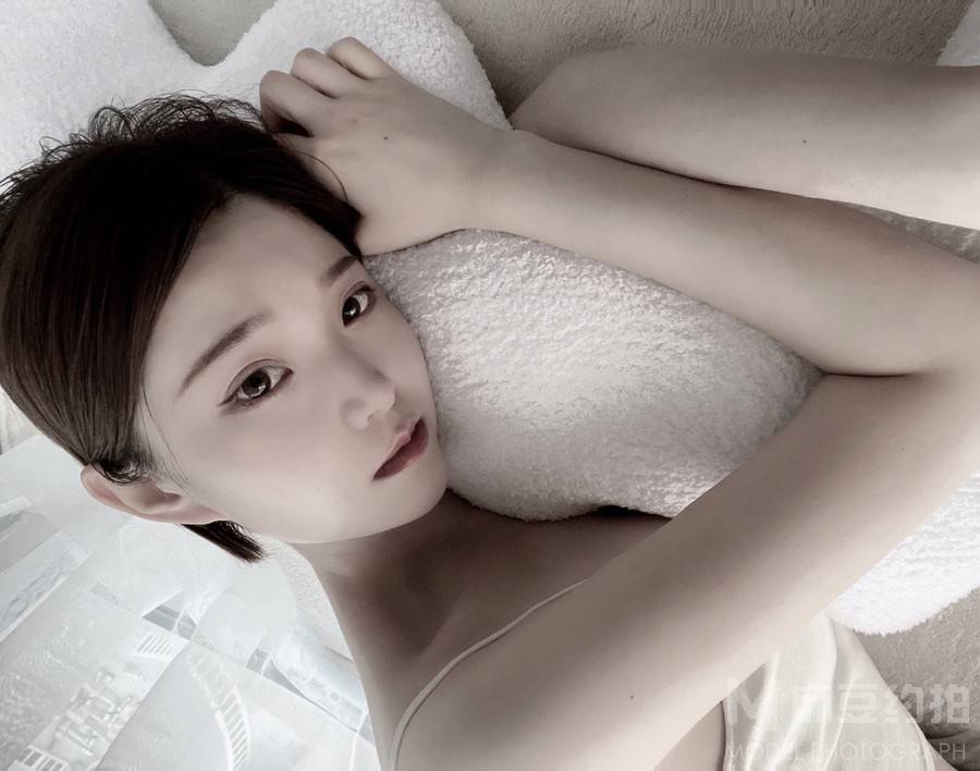 黑白模特