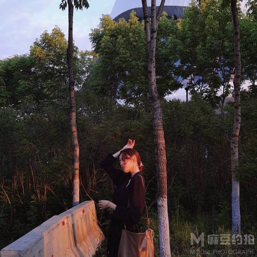 情绪模特