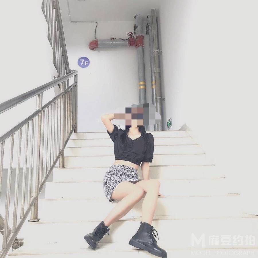 黑白模特