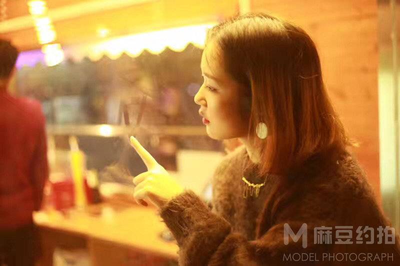 情绪模特
