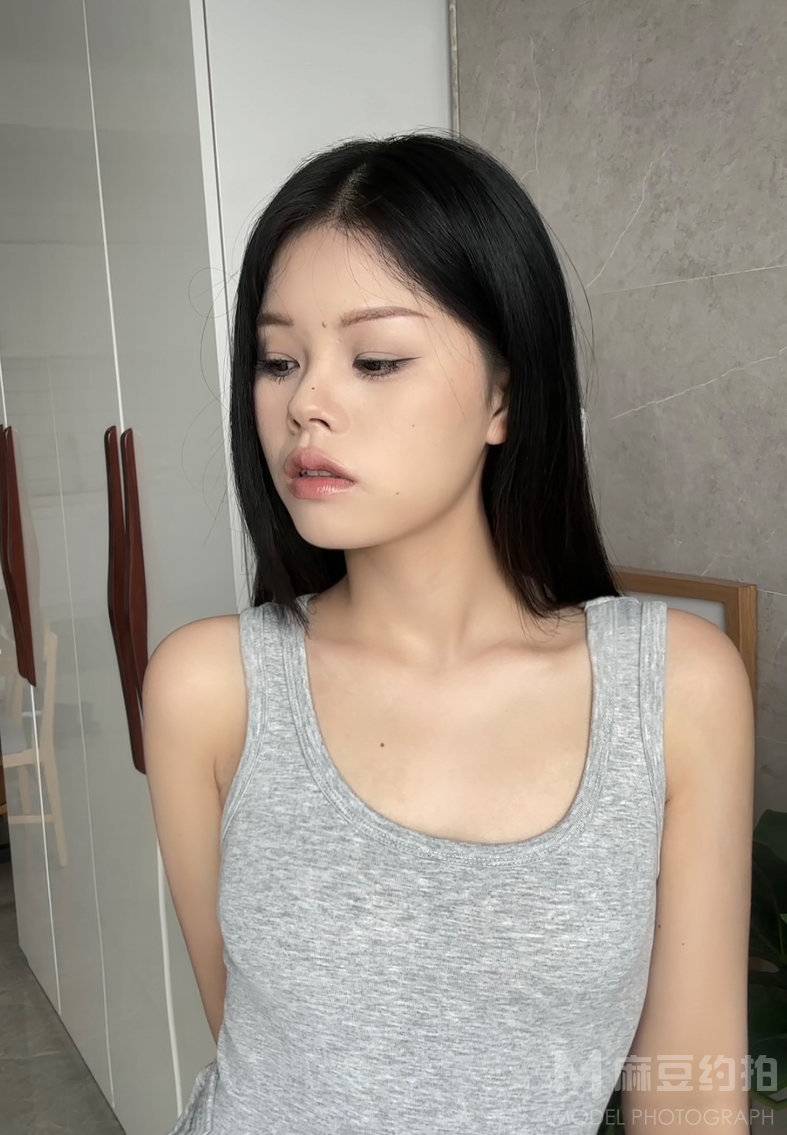 黑白模特