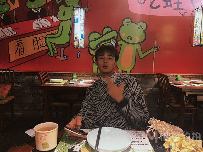 情绪模特