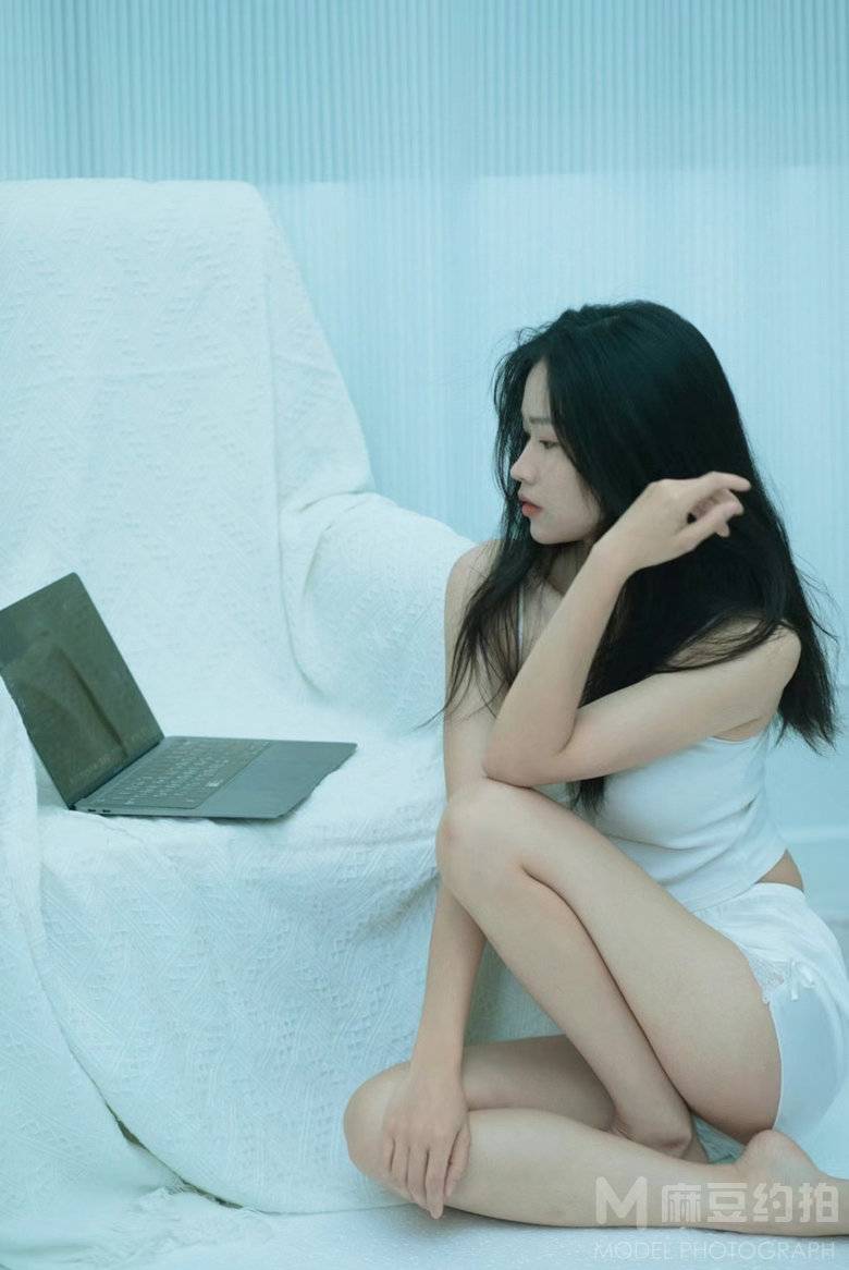 黑白模特