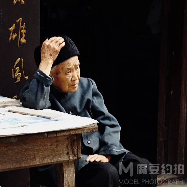 情绪模特