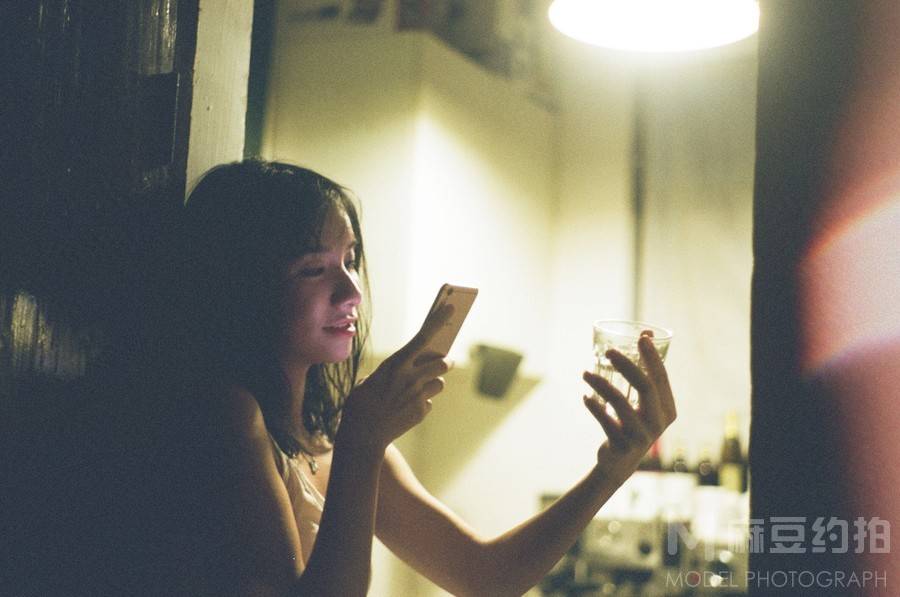 情绪模特