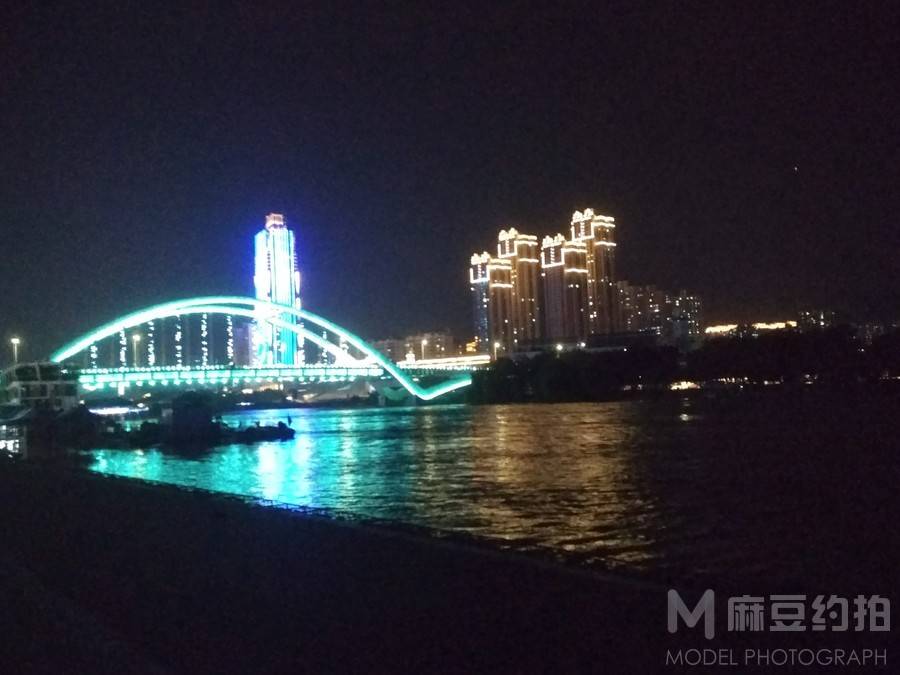 夜景模特