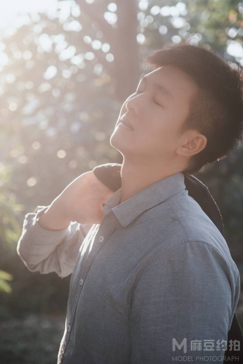 情绪模特