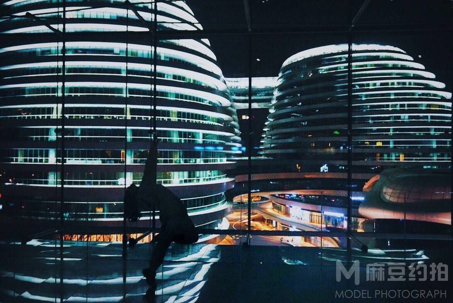 夜景模特