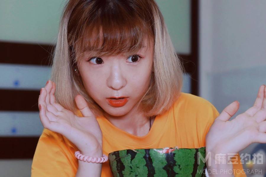 情绪模特