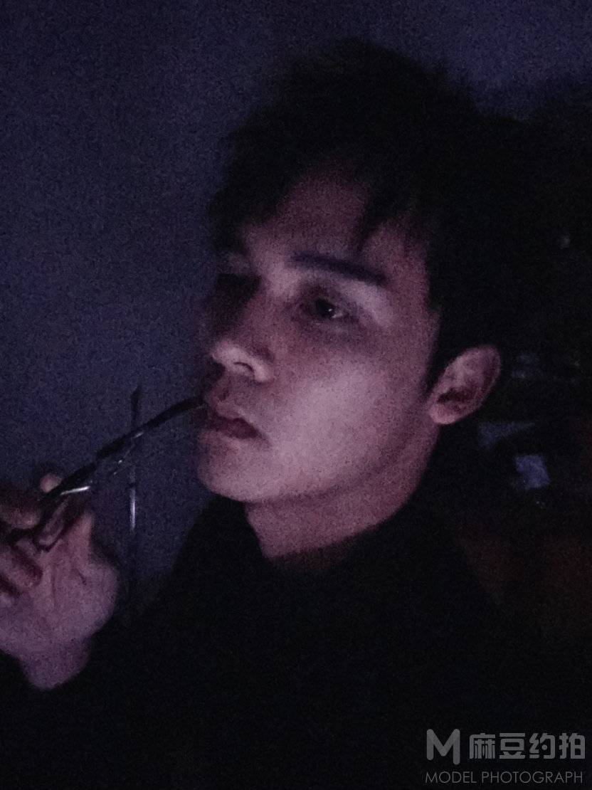 黑白模特