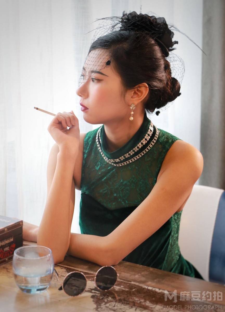 情绪模特