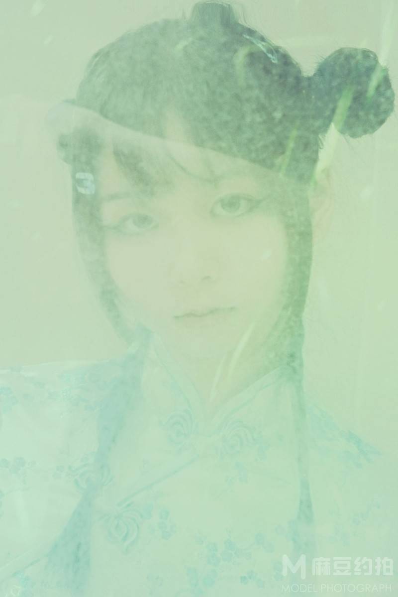 情绪模特