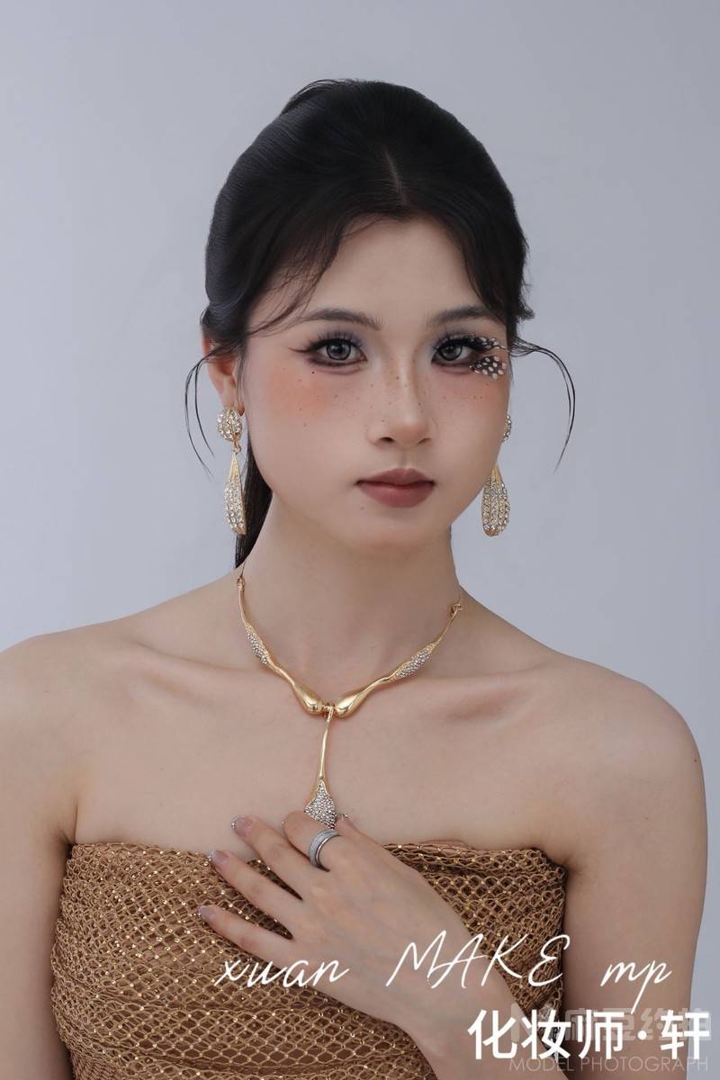 妆容模特