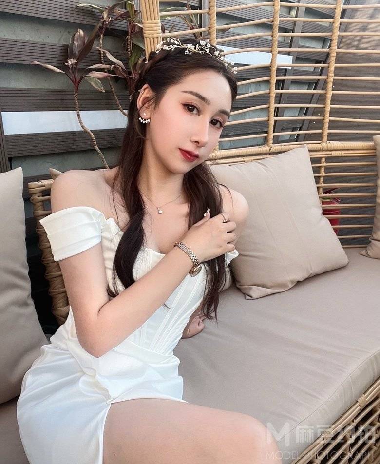 黑白模特