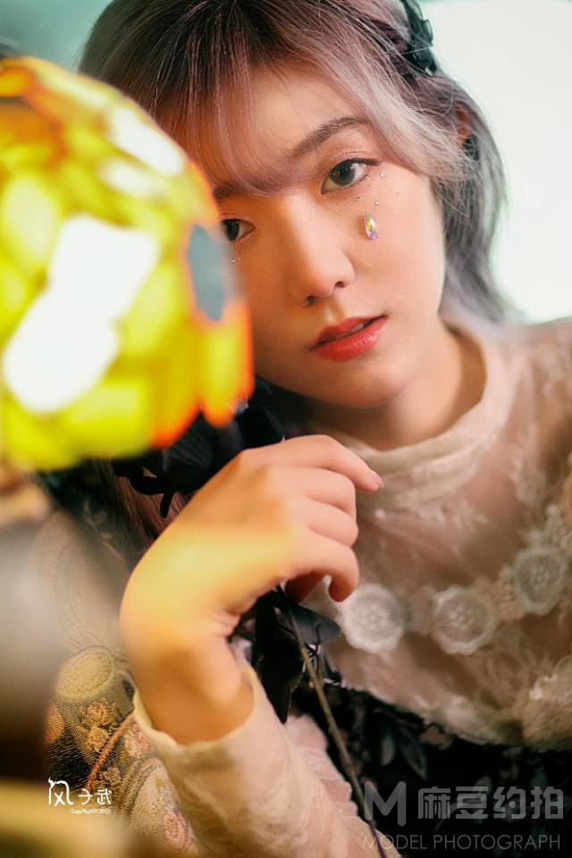 情绪模特