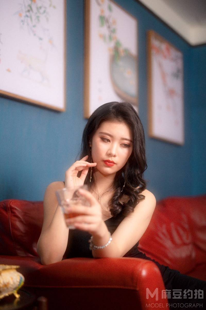 情绪模特