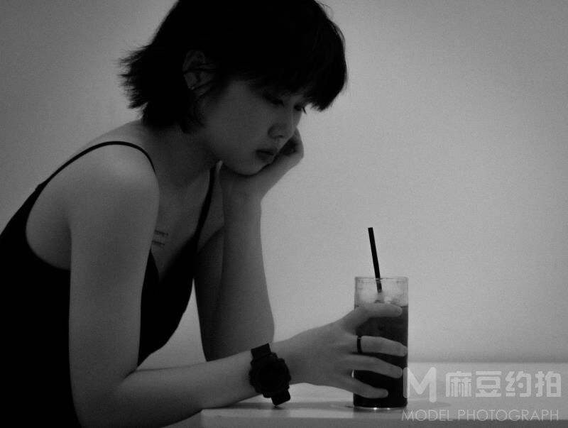 黑白模特