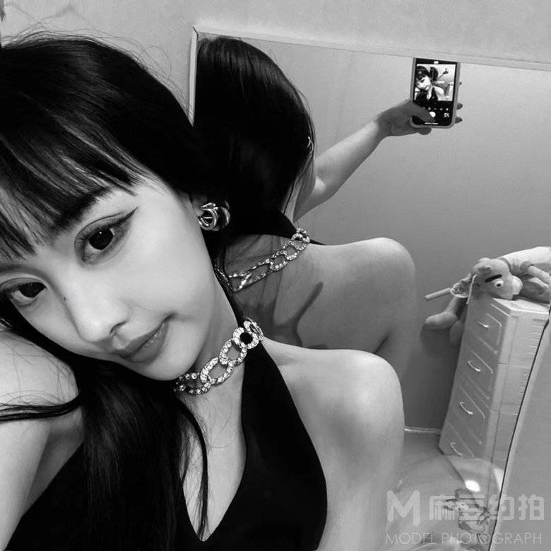 黑白模特