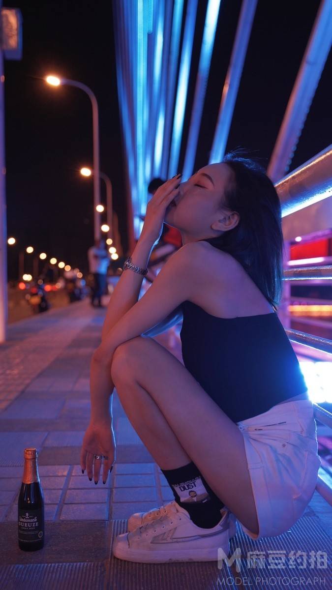 情绪模特