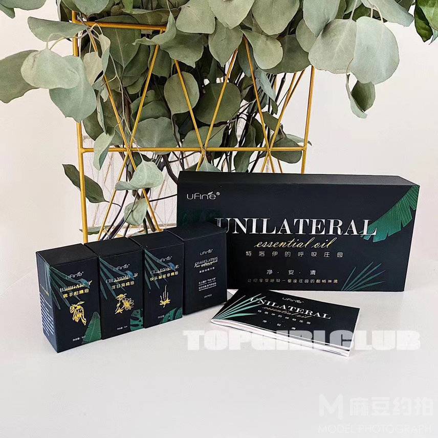 黑白模特