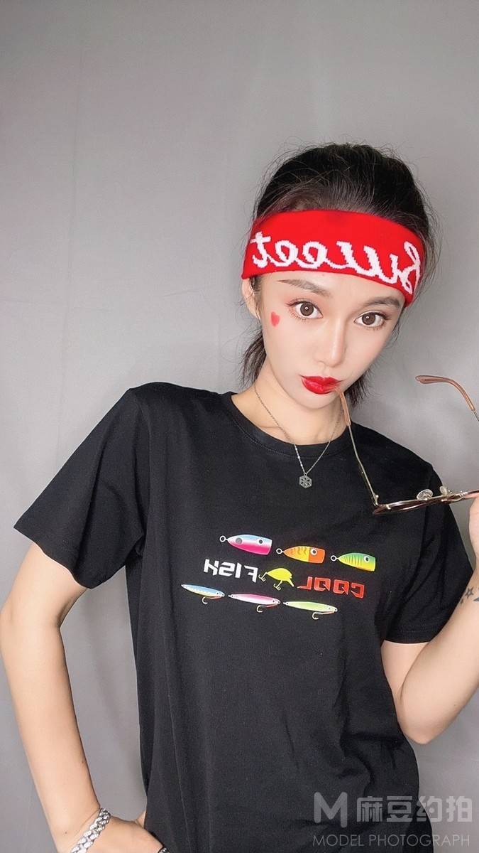 情绪模特
