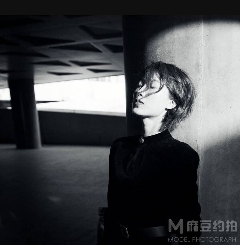 黑白模特