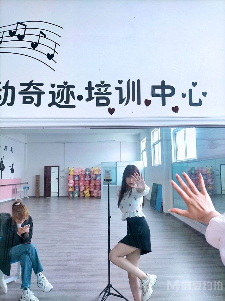 清新模特