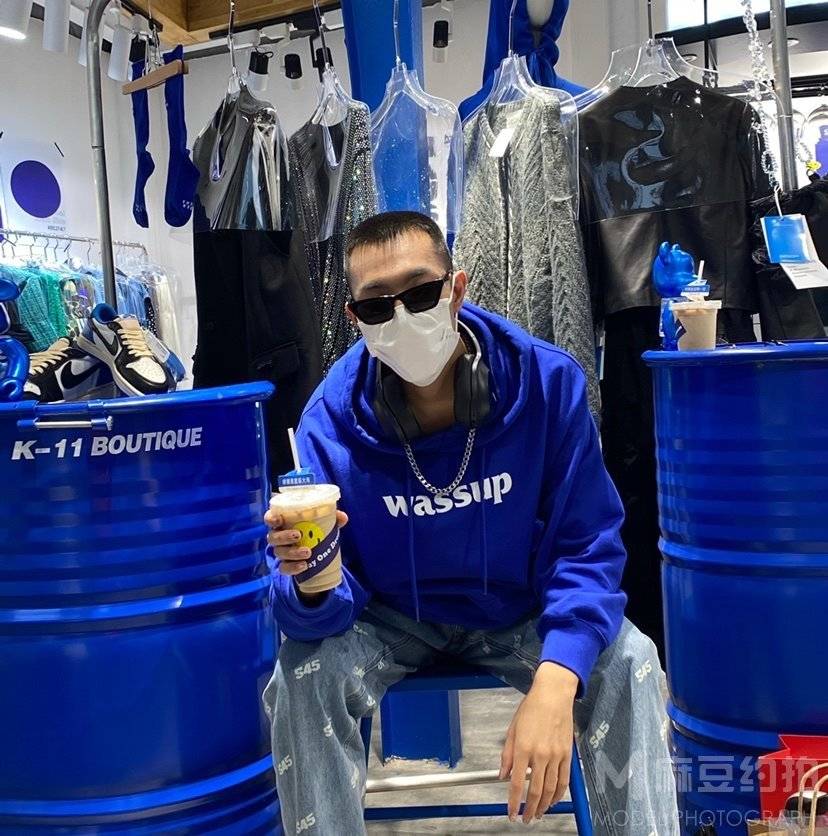 情绪模特