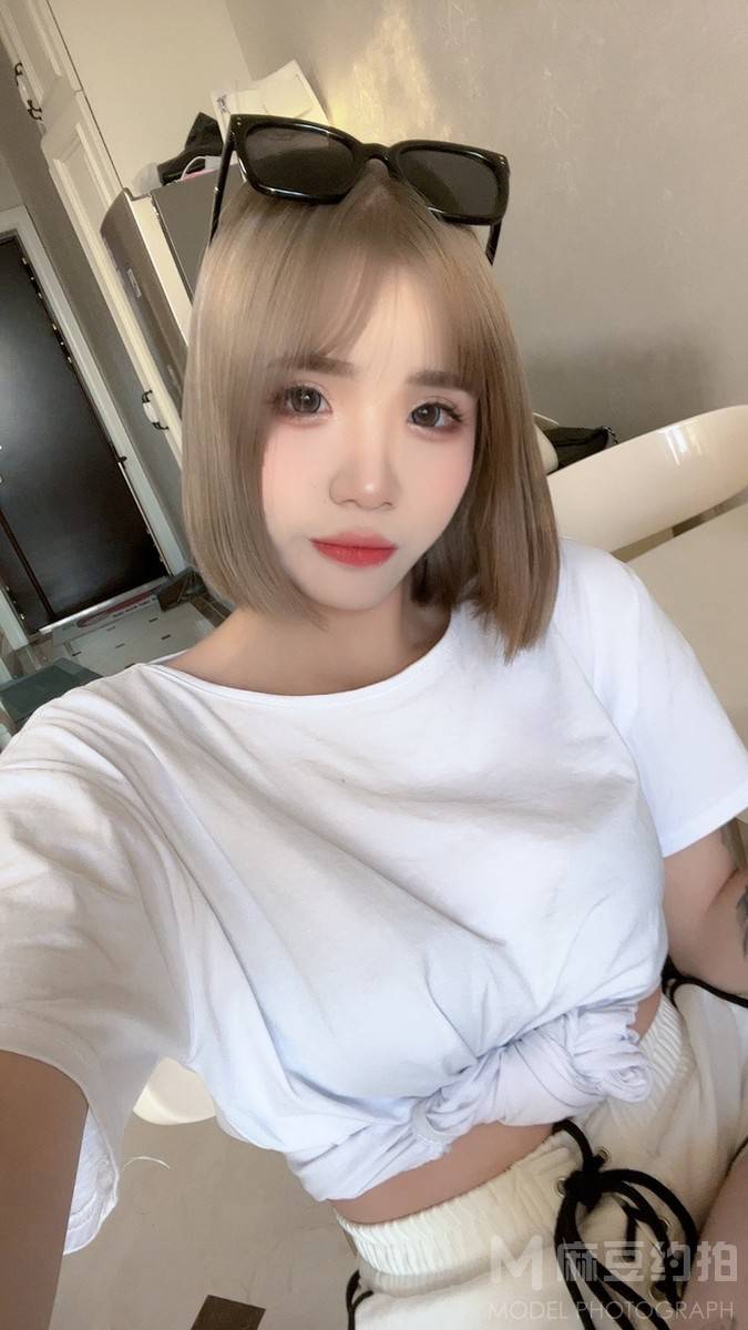 黑白模特