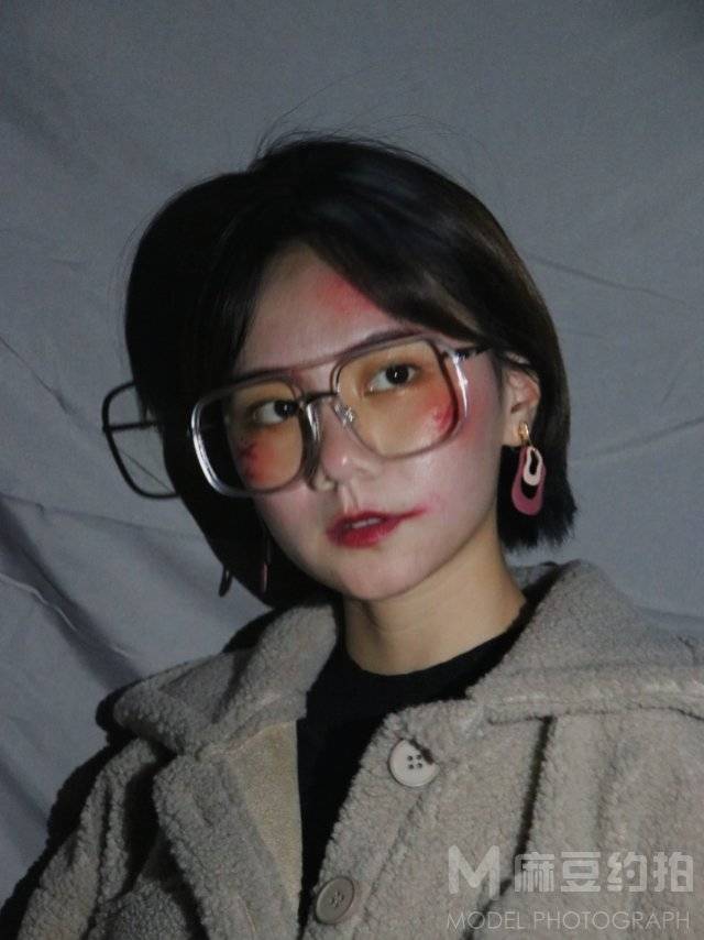妆容模特