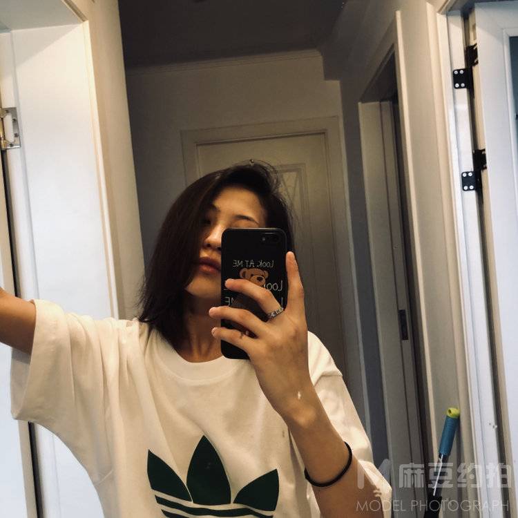 黑白模特