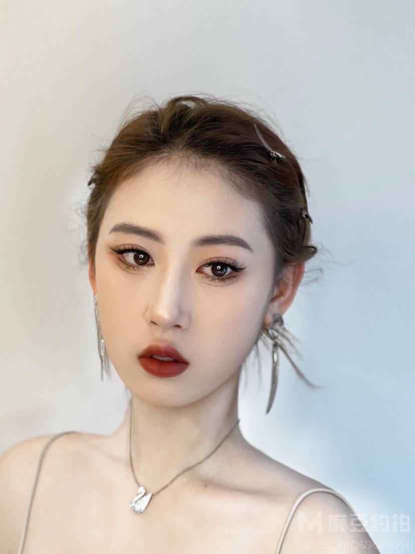 妆容模特