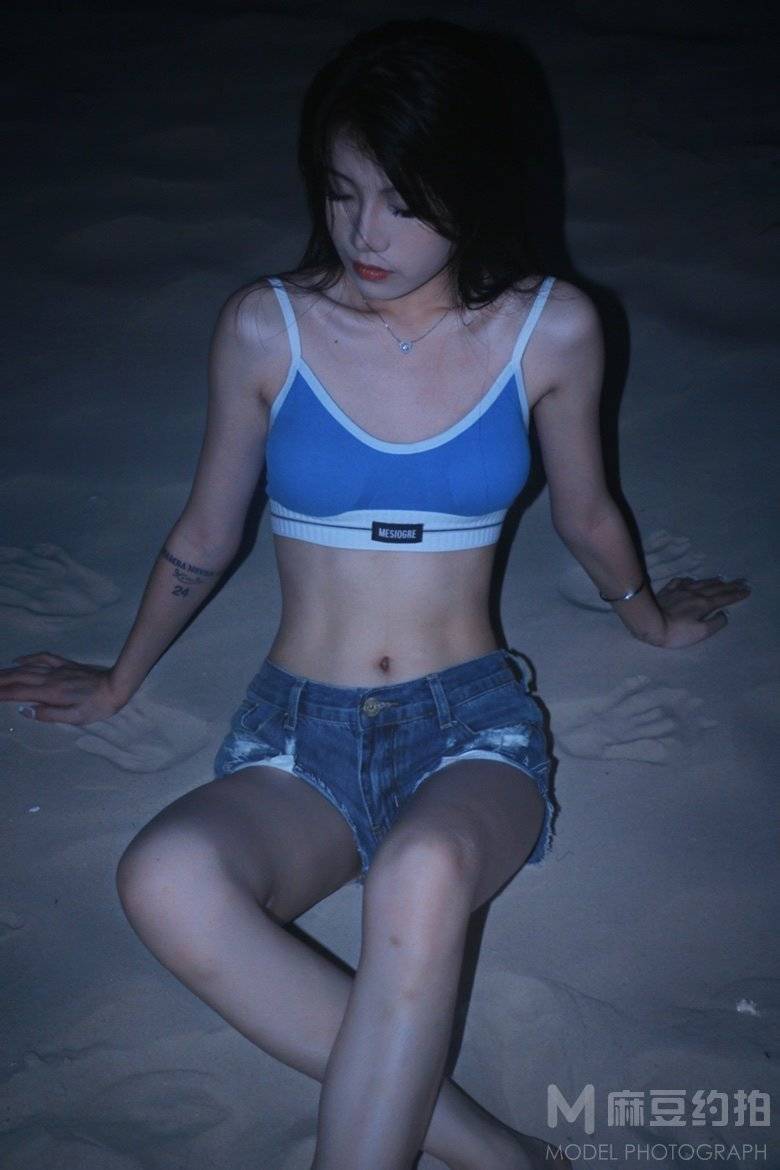 黑白模特