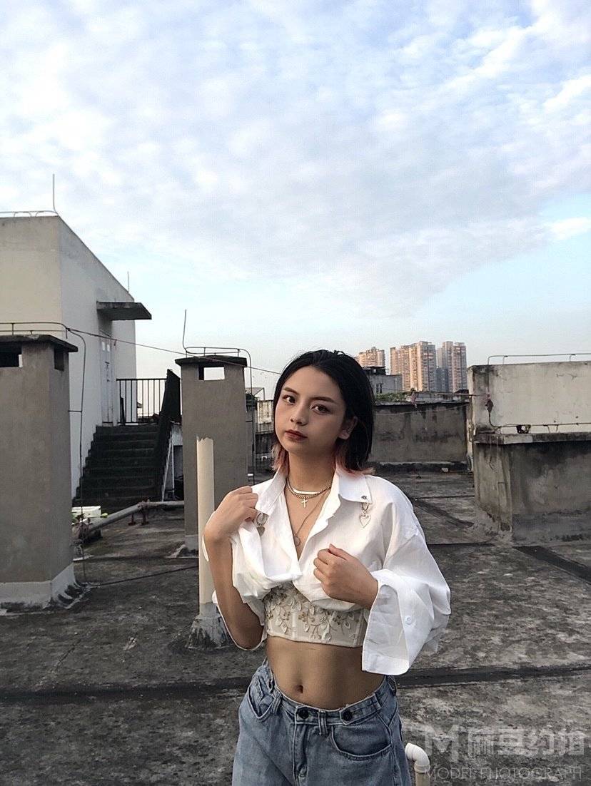 情绪模特