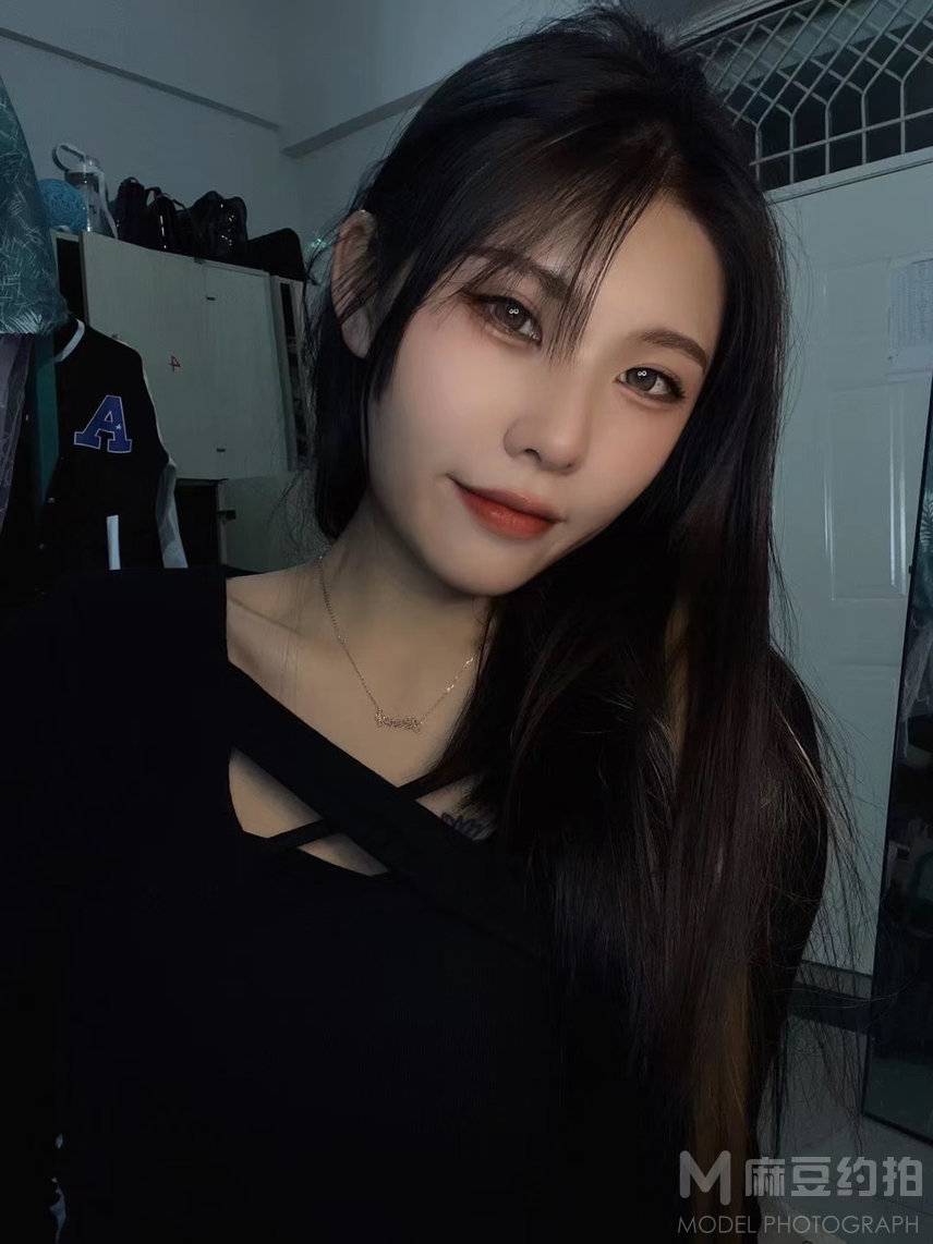 黑白模特