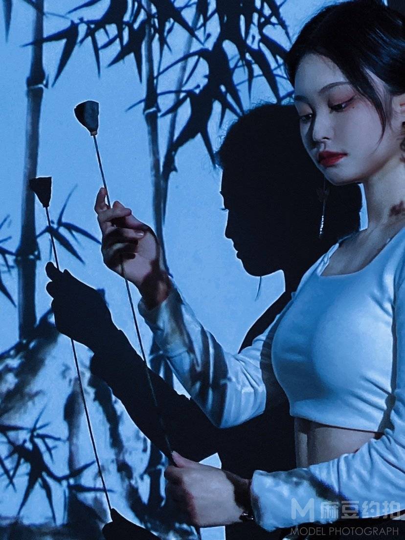情绪模特