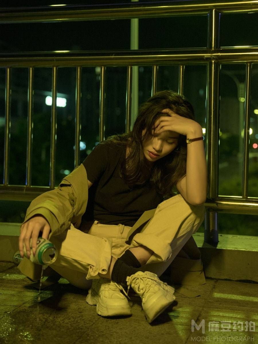 情绪模特