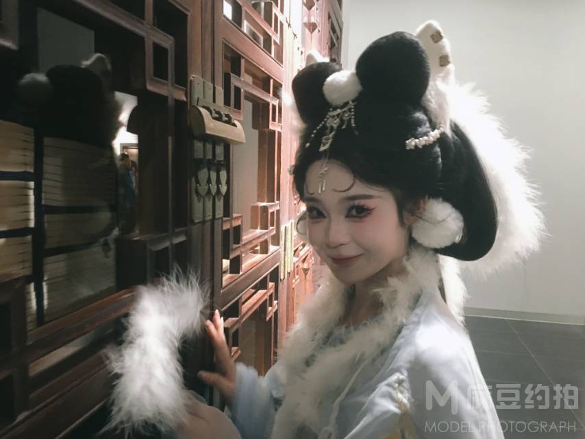 妆容模特