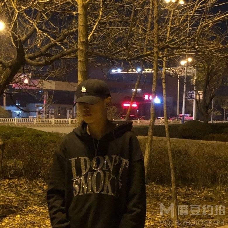 黑白模特