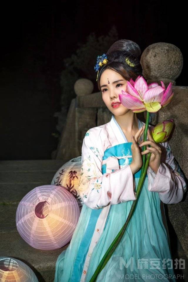汉服模特