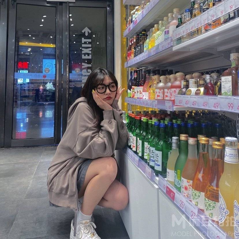 情绪模特