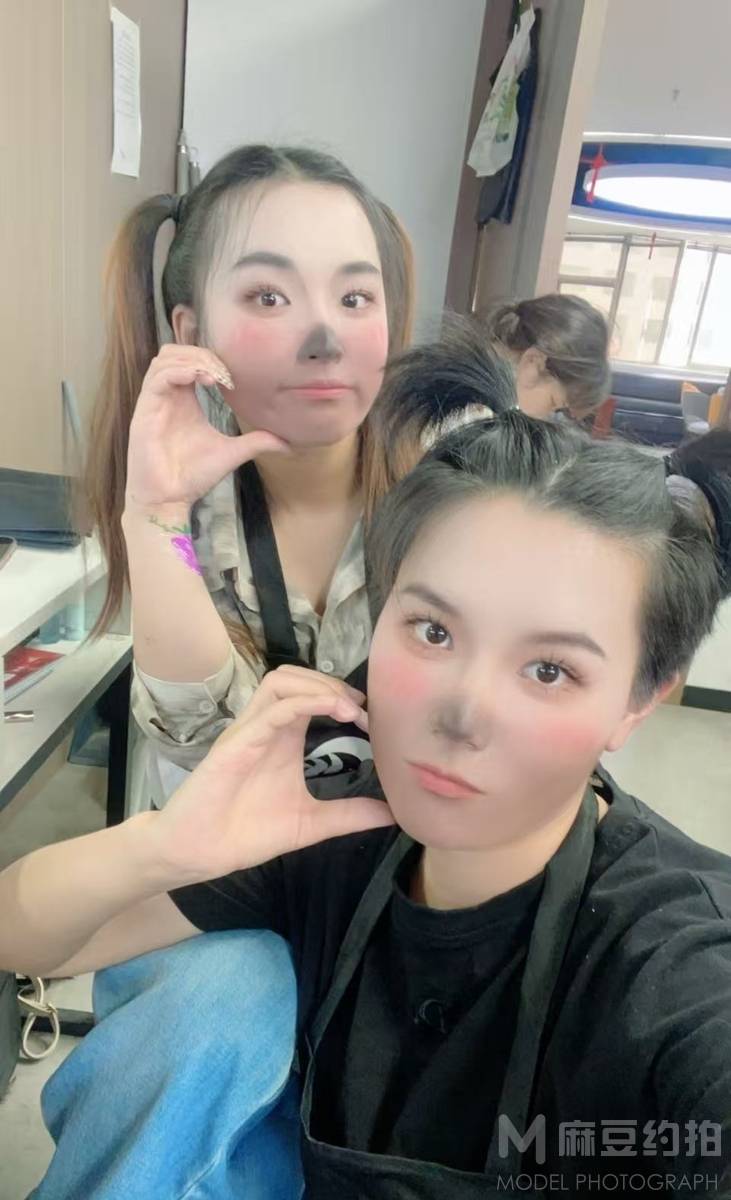 妆容模特
