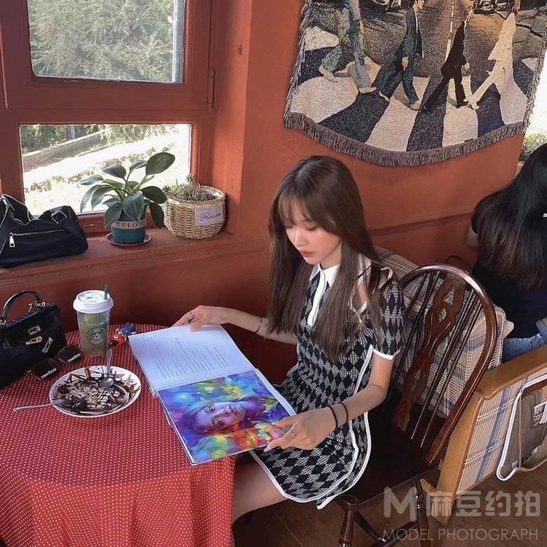 校园模特