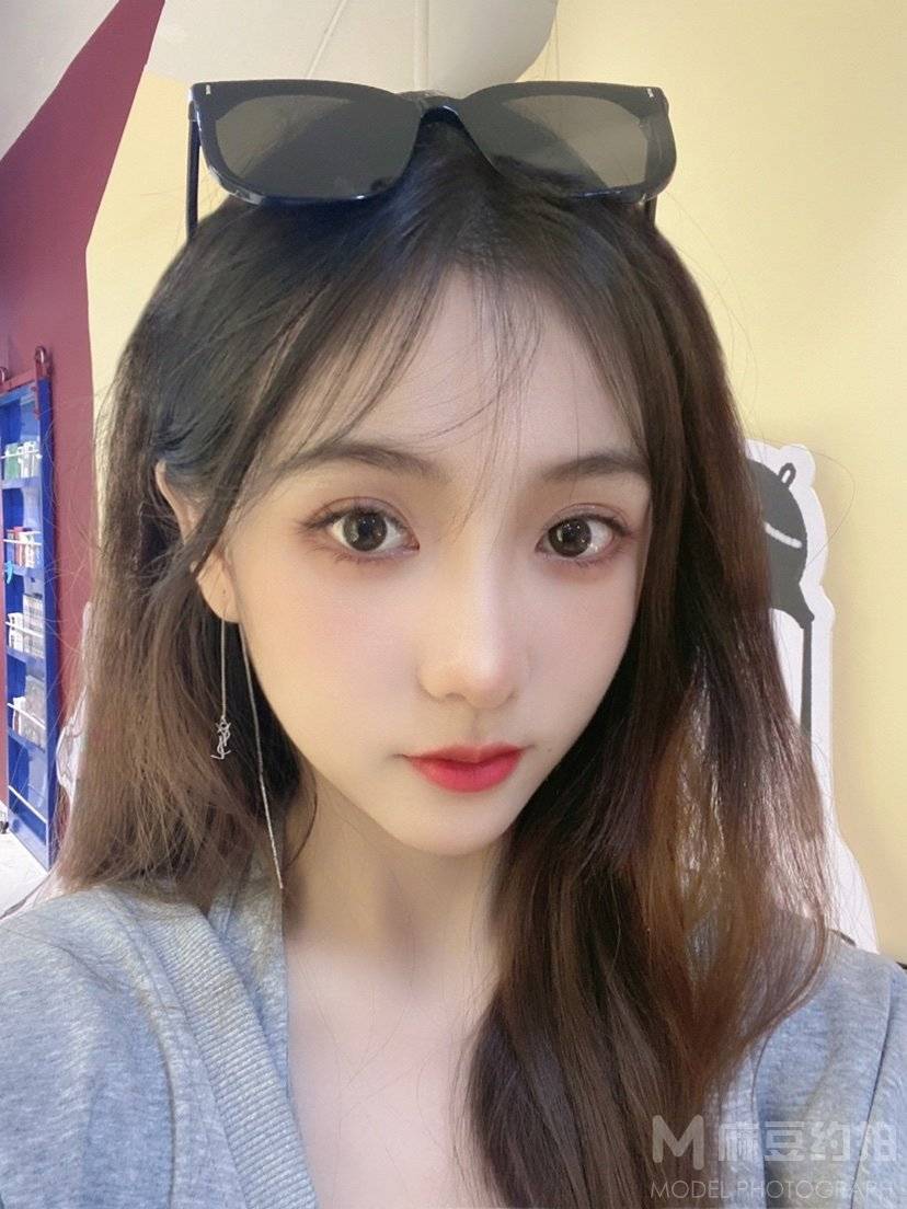 清新模特