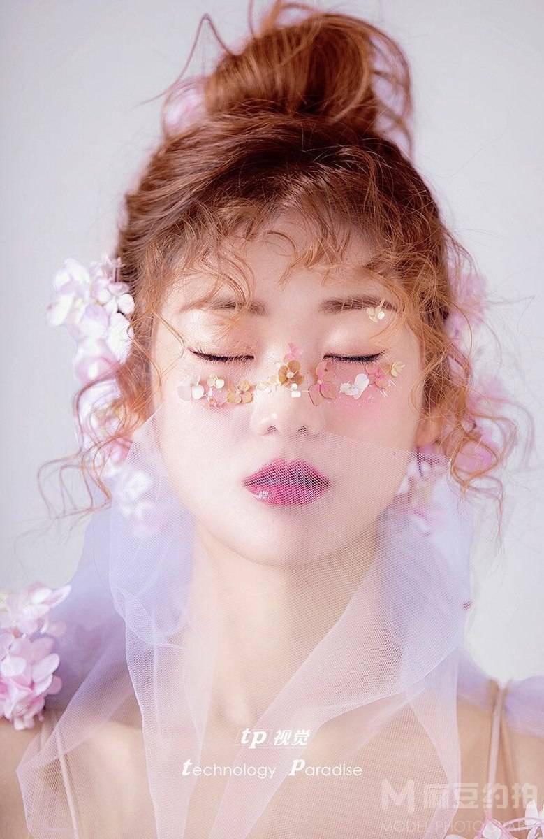 妆容模特