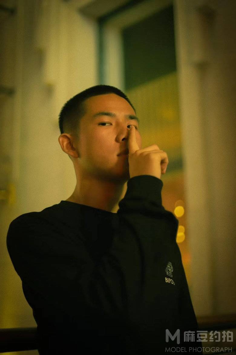 情绪模特