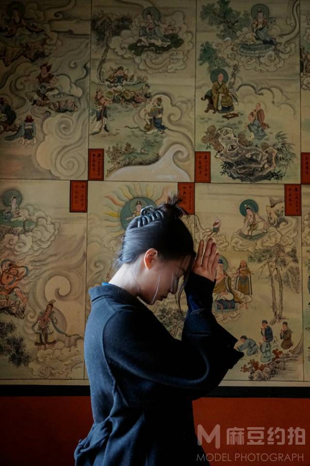 情绪模特