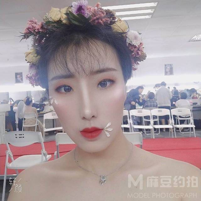 情绪模特