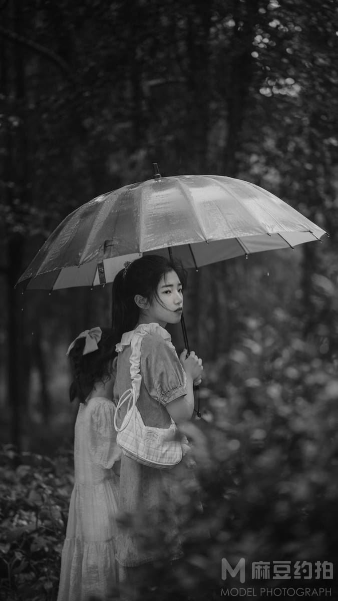 黑白模特